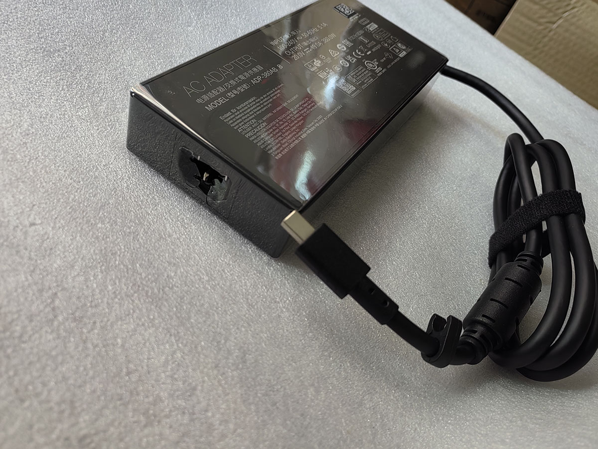 Adaptateur secteur rectangulai - Pc Gaming Uk avis et prix