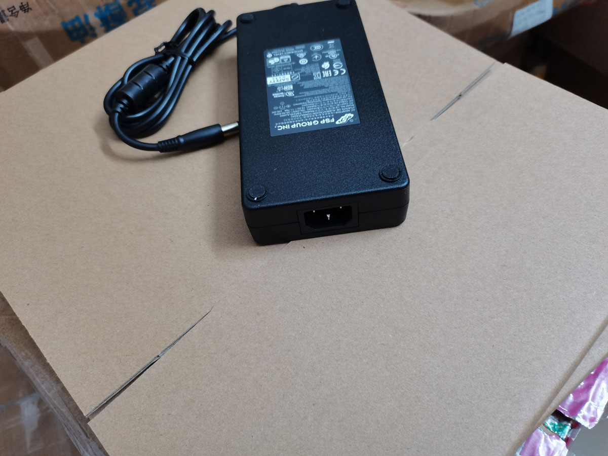 Adaptateur secteur mince FSP 1 - Pc Gaming Uk avis et prix